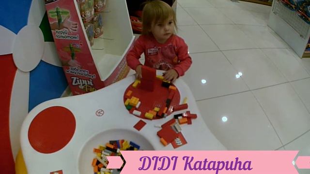 Играем в большом магазине игрушек. Конструктор, Барби, Игрушки смотреть онлайн