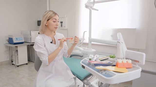Как чистить зубы правильно? Как выбрать зубную щетку? #зубы #зубнаящетка #болитзуб смотреть онлайн