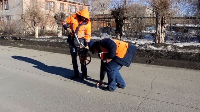 Разбивка оси на дороге ул. Молодежной. смотреть онлайн