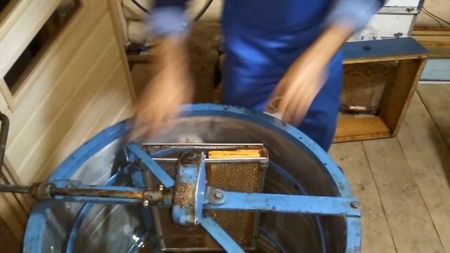 Магазинная рамка с пластмассовыми боковинками и имеющими по две рейки в вверху и внизу смотреть онлайн
