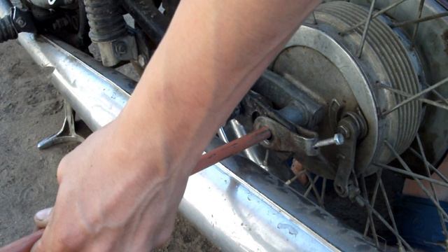 Как снять колесо мотоцикла Ява(JAWA) #мотоциклыссср смотреть онлайн