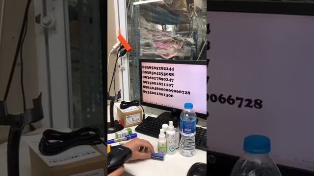 Máy quét mã vạch YHD 1100LW 1D kết nối không dây với Máy tính смотреть онлайн