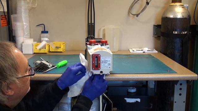 Rotary Pump Oil Change смотреть онлайн