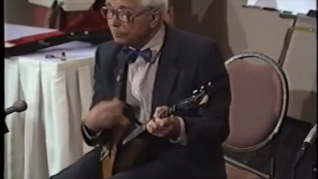 Balalaika Master Class - Dr. Pavel Necheporenko - Part 1: Holding Balalaika