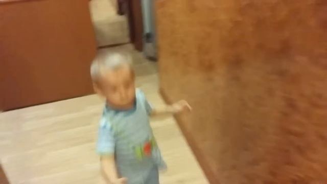 Бегает и кричит смотреть онлайн