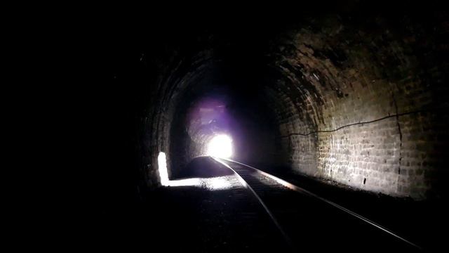 Забрался в действующий тоннель № 5 на железной дороге вдоль Байкала КБЖД смотреть онлайн