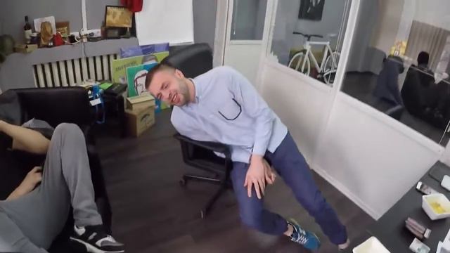 Мото Тренировка Удар По Яйцам Влог Жени Би смотреть онлайн