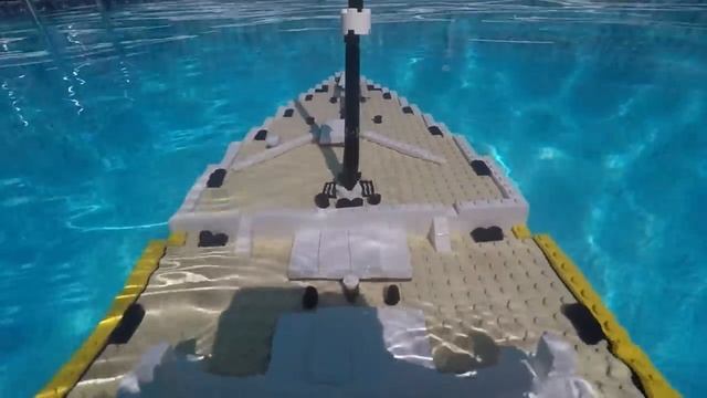 Sinking LEGO Titanic [7 foot model] смотреть онлайн