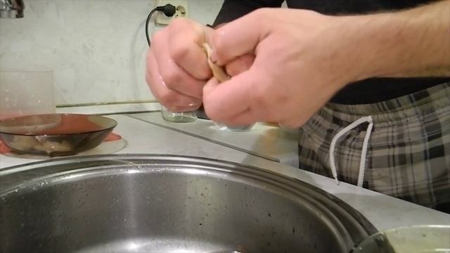Спизула (песчанка). Часть 3: КАК я чищу сырые ракушки смотреть онлайн