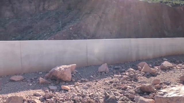 ДАМБА ГУВЕРА. ГРАНДИОЗНОЕ СООРУЖЕНИЕ В ПУСТЫНЕ смотреть онлайн