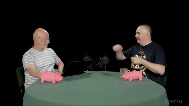 Про форму придворной одежды и королевское поведение - разбор Игры престолов (Гомотрона) смотреть онлайн