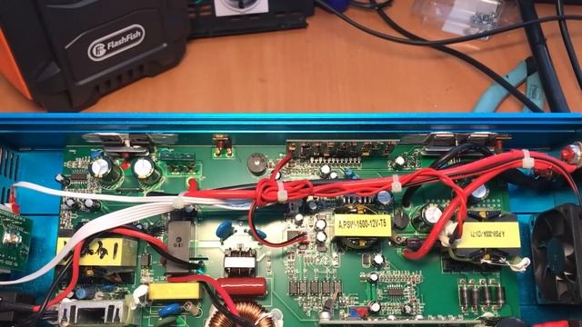 Інвертор ESC300S з зарядкою та синусом і FlashFish. смотреть онлайн