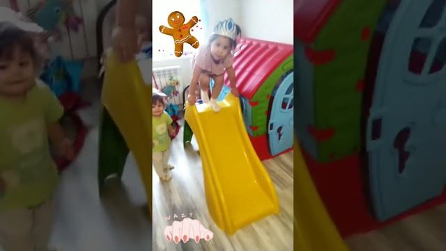 rolling down the hill катаемся с горки #развлечения #семья #дети #досуг#children #entertainments смотреть онлайн