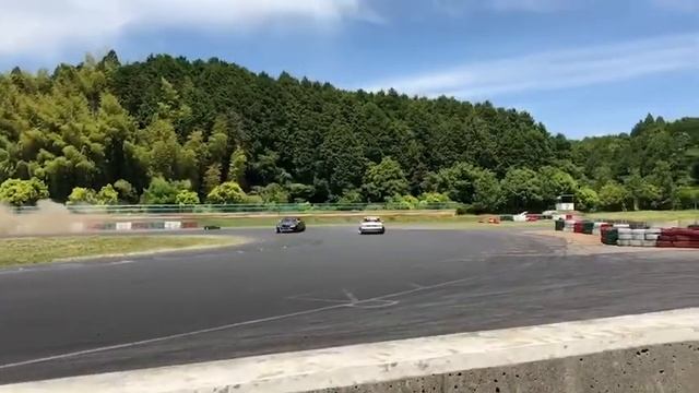 鈴鹿ツイン アリーナ走 CHASER 1jz drift c34ﾛｰﾚﾙ追っかけ смотреть онлайн