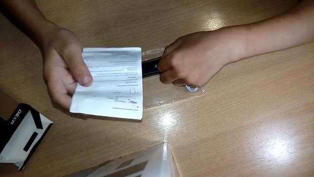 распаковка крутой портативной зарядки DEXP смотреть онлайн