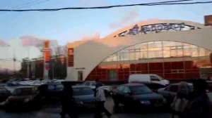 Московское метро, станция Партизанская, выход в город.