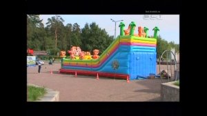 В Братске родители спасали маленьких детей из резко сдувшегося батута