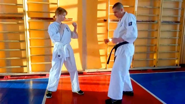 Сэйкен ой цуки тюдан - левый прямой из боевой стойки в Кёкусинкай карате в бою смотреть онлайн