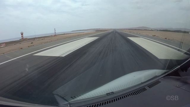 Fuerteventura Airport, Canary Islands: Approach and Landing Runway 19, FUE / GCFV. Cockpit view смотреть онлайн