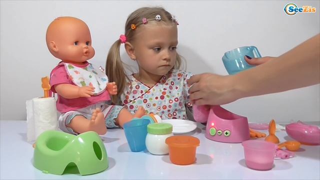 ✔ Кукла Ненуко. Ярослава готовит кашу и кормит малыша / Doll Nenuco Eats Porridge With Yaroslava ✔