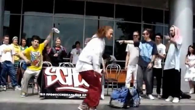 Девушка шикарна танцует.mp4 смотреть онлайн