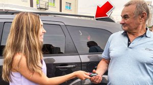 АНЯ ПОДАРИЛА РОДИТЕЛЯМ МАШИНУ!