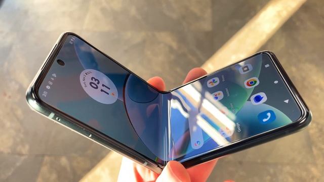 Moto Razr 2023 Two Weeks later Review: This phone is almost perfect! смотреть онлайн