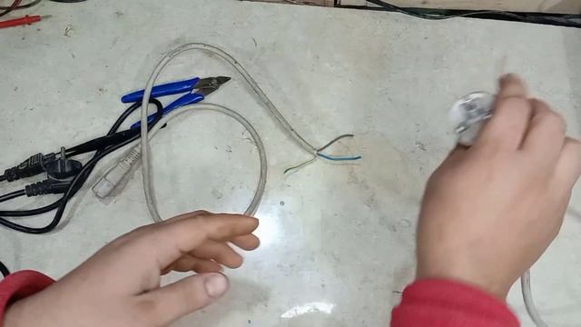 طريقه اصلاح كابل الباور بتاع الكهرباء بتاع الكمبيوتر للمبتدئين بالتفصيل بكل سهوله باذن الله смотреть онлайн