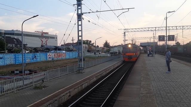 Электропоезд ЭД4М-0214 станция Кубинка-1 до станции Кубинка-2. 05.08.2022. смотреть онлайн