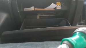 Замена фильтра салона Мицубиси Паджеро 4