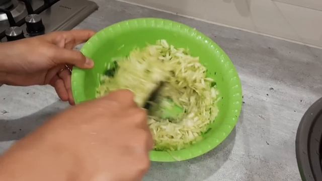 Гениально! Смешиваем кабачки с яйцами. Вкусная закуска на каждый летний день. смотреть онлайн