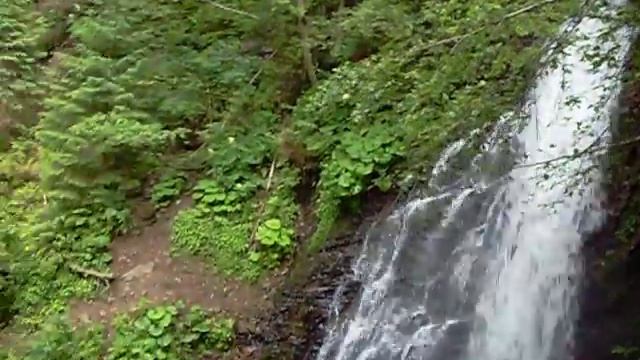 Водопад Гук в Карпатах. Красивая природа смотреть онлайн
