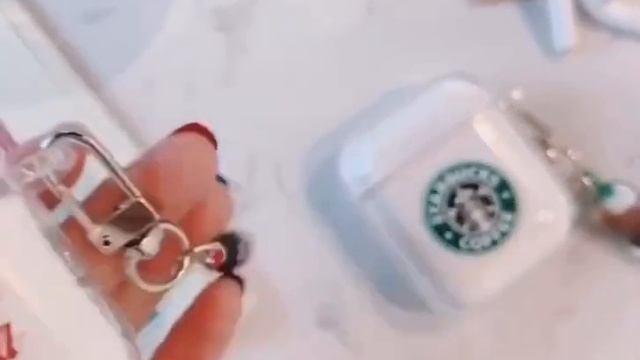 Чехлы для наушников Apple AirPods 1/2/3/Pro/Max смотреть онлайн