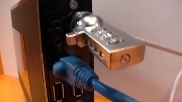 Shuttle XS35 Nettop (ION2) German Hands On At Cebit 2010