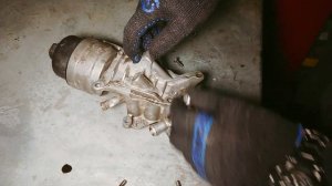 Пежо 308 течь масла из-под корпуса масляного фильтра.