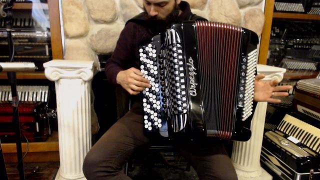 4040 - Black Arpeggio Chromatic Button Accordion B System LMMH 92 120 $2999 смотреть онлайн