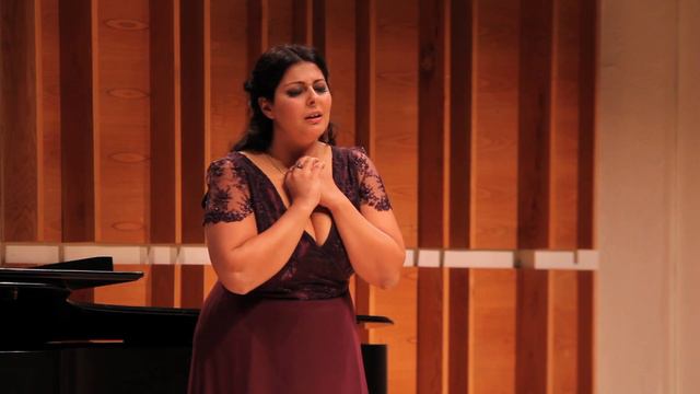 "Sola, Perduta, Abbandonata" (Deniz Yetim) - MGF 10/31/2011 смотреть онлайн