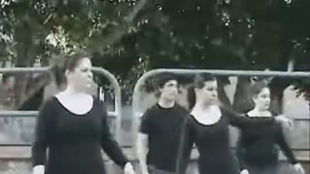 Si esibisce il corpo di ballo di Zerfaliu смотреть онлайн