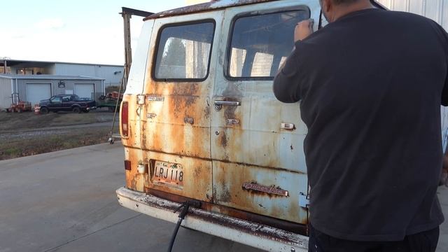 First Wash In 32 Years! Abandoned In The Woods, Can This Van's Paint Be Saved? Ford Super Van VGG! смотреть онлайн