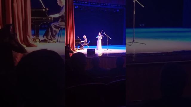 Девочка играет на скрипке😍😱 #выступление #концерт #скрипка смотреть онлайн