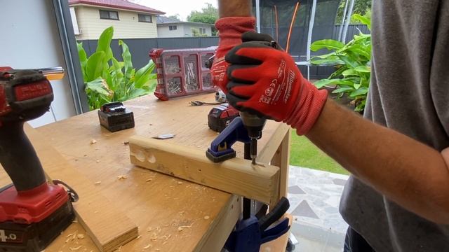 Milwaukee m12 vs m18. Should I buy the m12 as an electrician? смотреть онлайн