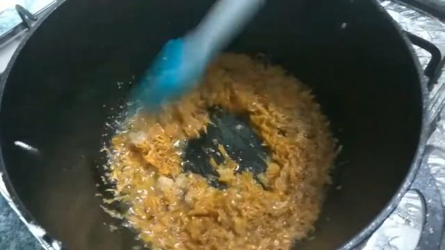 [ГОТОВИМ] ФРИКАДЕЛЬКИ В СОУСЕ С КАРТОШКОЙ