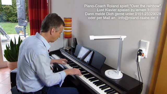 Piano-Coach Roland spielt "Over the rainbow" смотреть онлайн