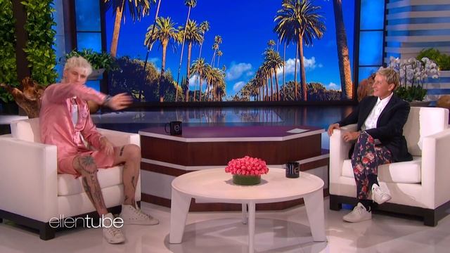 Bernie Sanders Helped Machine Gun Kelly Get a Passport смотреть онлайн