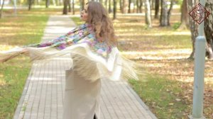 Платок из уплотненной шерстяной ткани с шелковой бахромой "Павловопосадский, вид 2