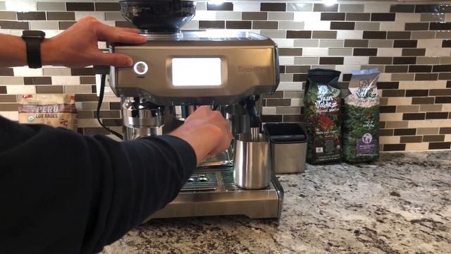Breville Oracle Touch - Making two cappuccinos at the same time! смотреть онлайн