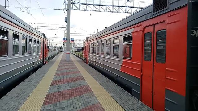 Электропоезд ЭД4М-0339 подаётся на посадку и отправление ЭД4М-0301 со ст. Челябинск-Главный смотреть онлайн