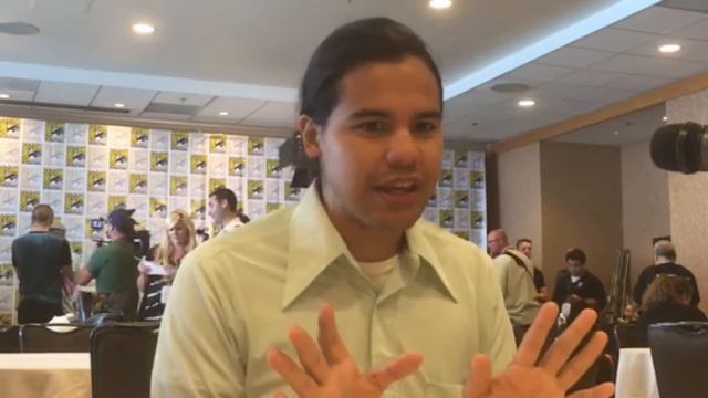 SDCC16 - The Flash - Carlos Valdes Interview смотреть онлайн