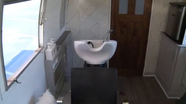 Inside the "The Clipper Mobile Salon" смотреть онлайн