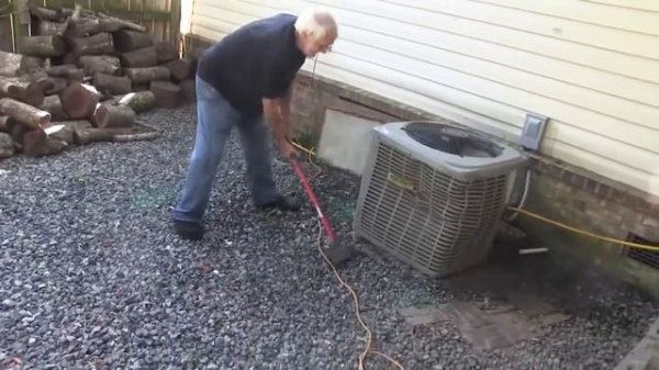 ЗЛОЙ ДЕД РАЗБИЛ КОНДИЦИОНЕР